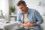 découvrez les risques liés à un ulcère à l'estomac, les symptômes à surveiller et quand consulter pour éviter les complications graves.