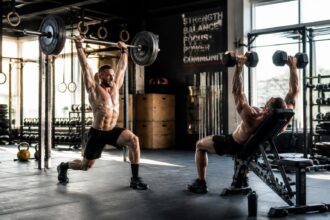découvrez comment combiner efficacement le crossfit et la musculation pour optimiser vos performances et votre silhouette. conseils, astuces et programmes adaptés à tous les niveaux.